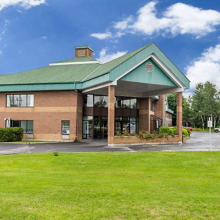 Quality Inn & Suites Hawkesbury Bagian luar foto