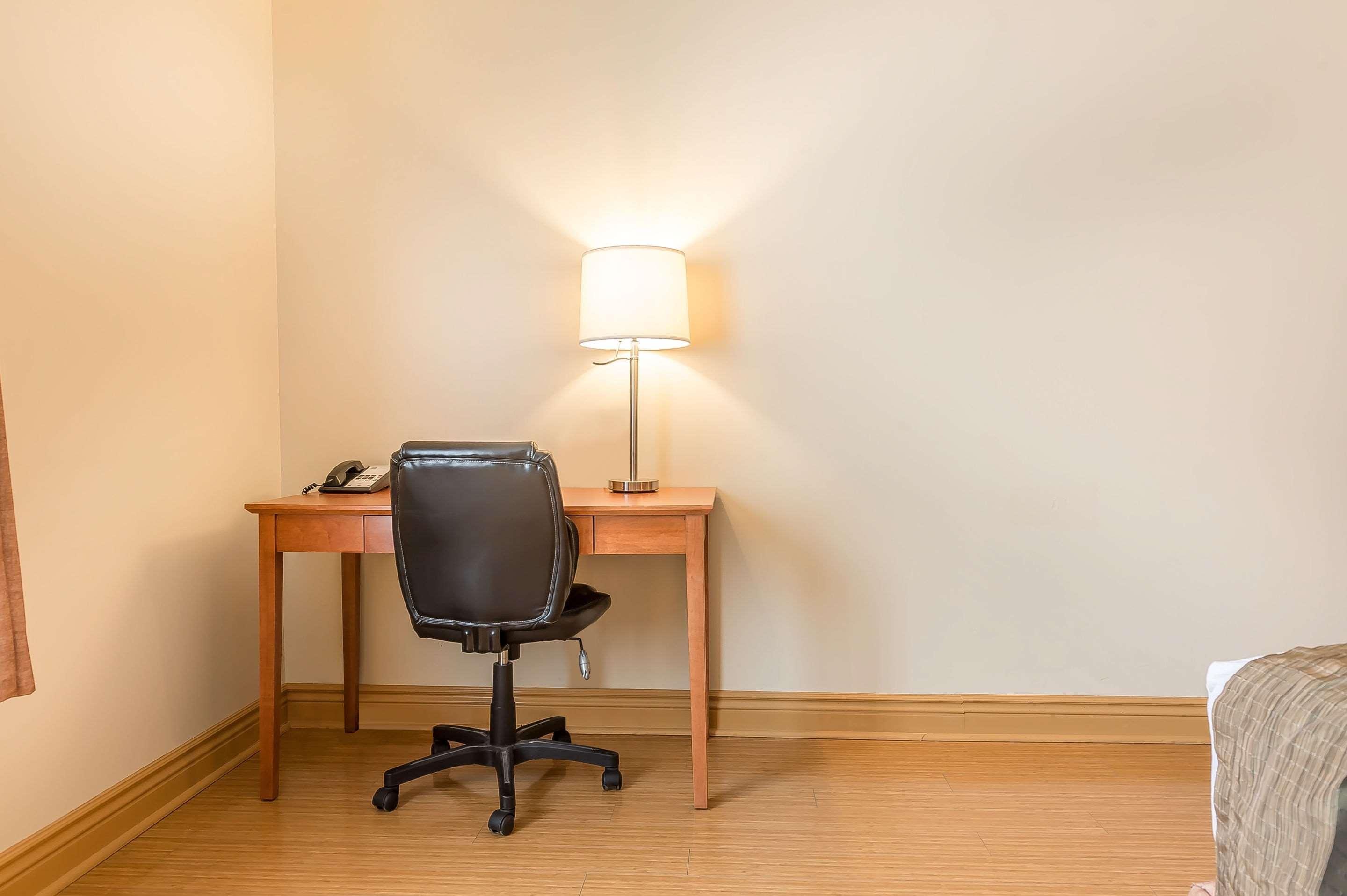 Quality Inn & Suites Hawkesbury Bagian luar foto