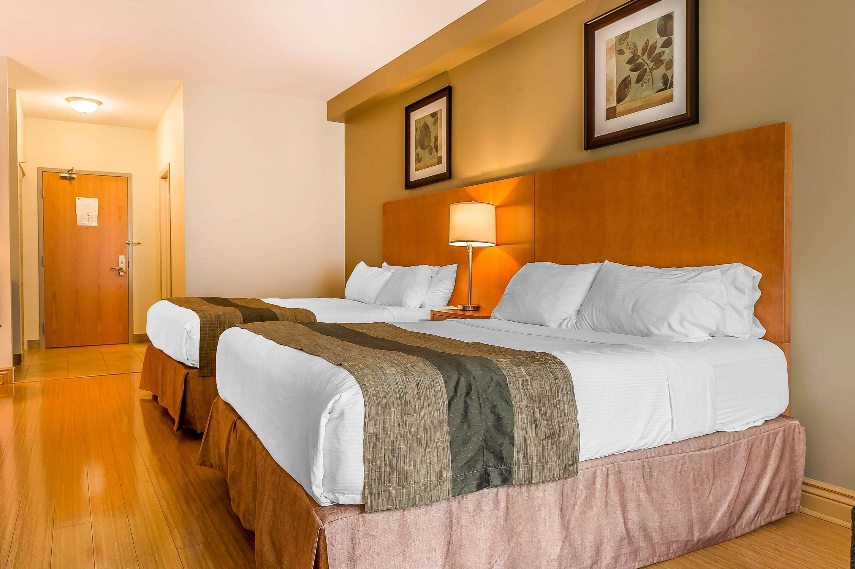 Quality Inn & Suites Hawkesbury Bagian luar foto