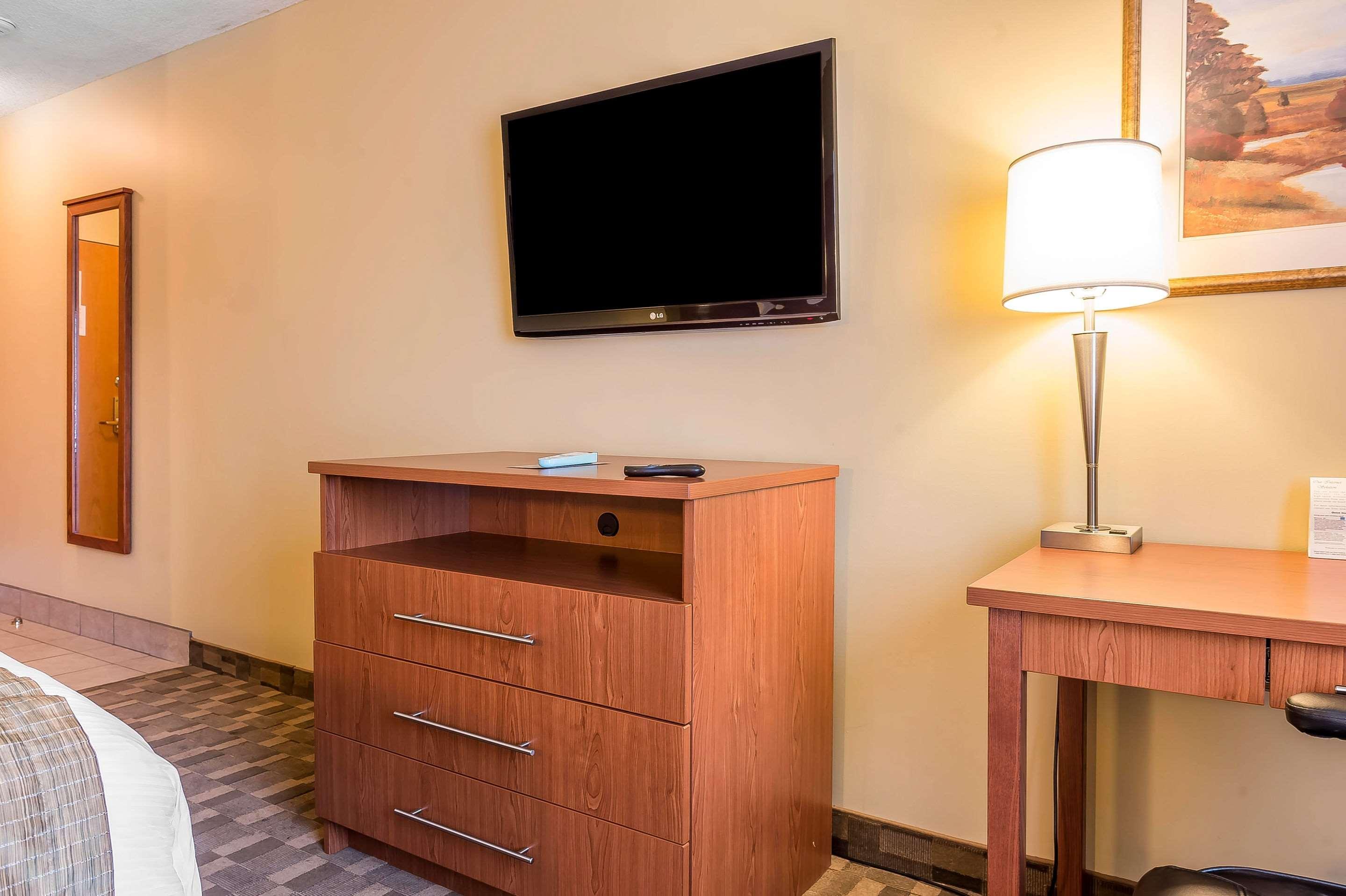 Quality Inn & Suites Hawkesbury Bagian luar foto