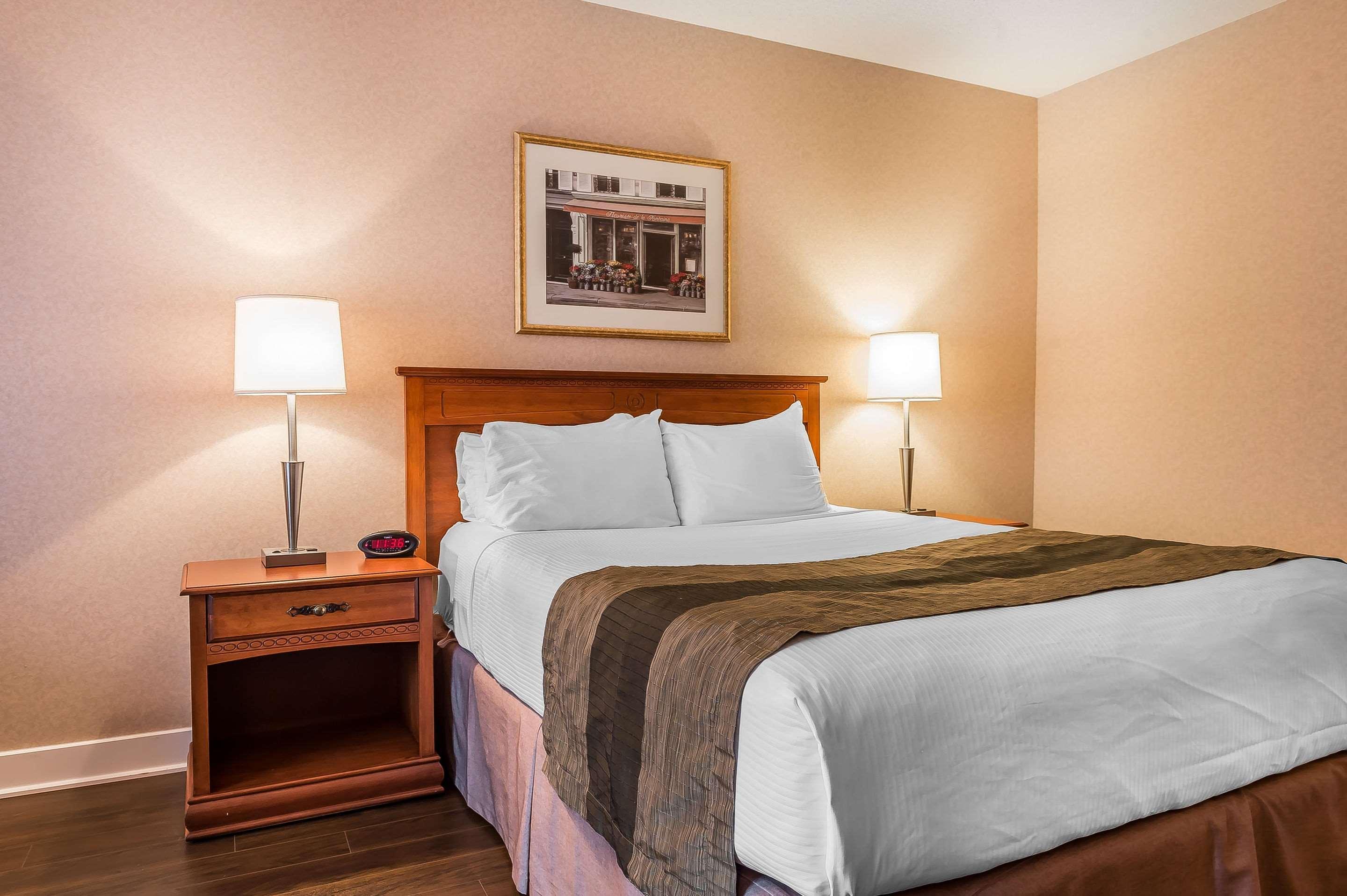 Quality Inn & Suites Hawkesbury Bagian luar foto