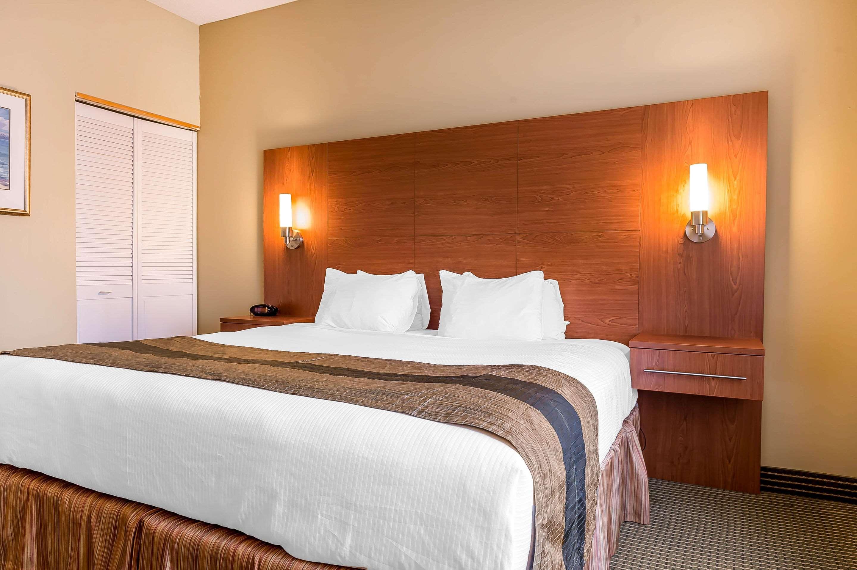 Quality Inn & Suites Hawkesbury Bagian luar foto