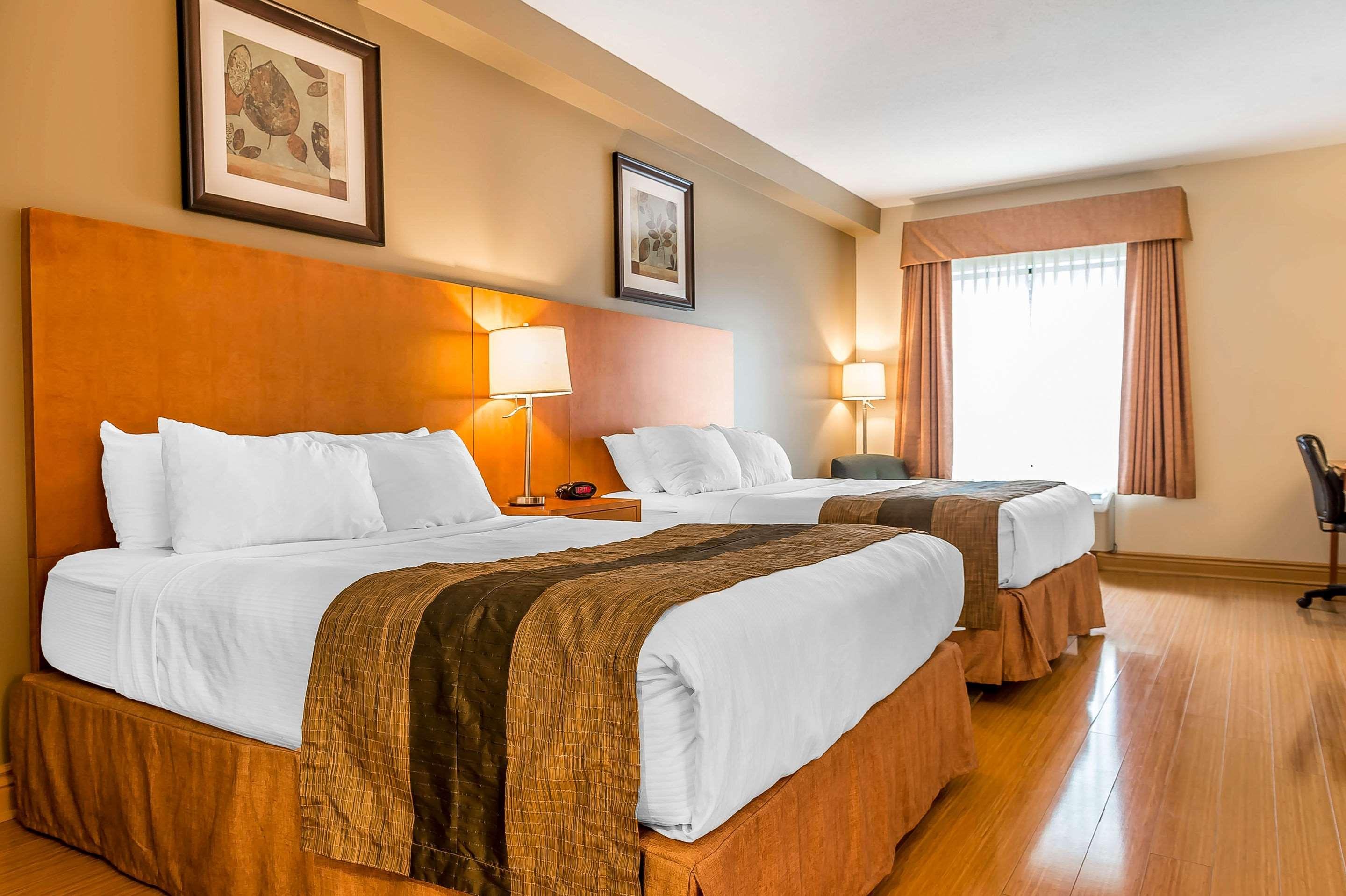 Quality Inn & Suites Hawkesbury Bagian luar foto