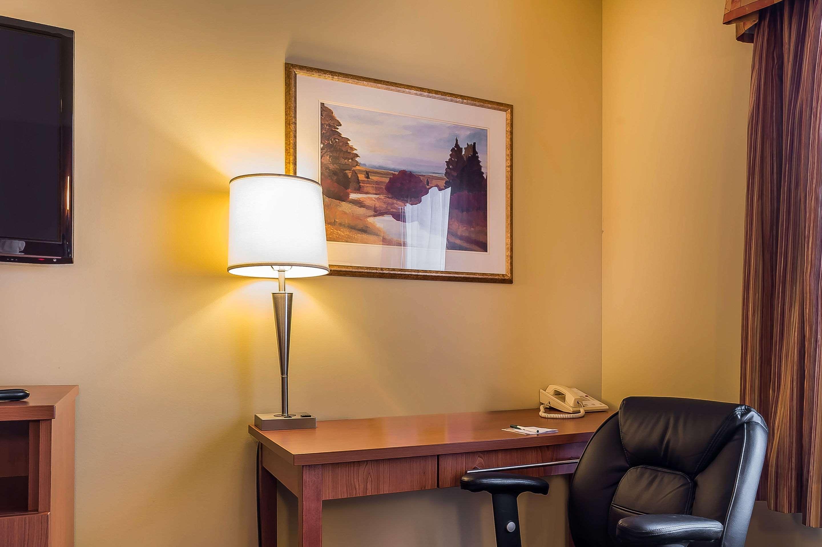 Quality Inn & Suites Hawkesbury Bagian luar foto