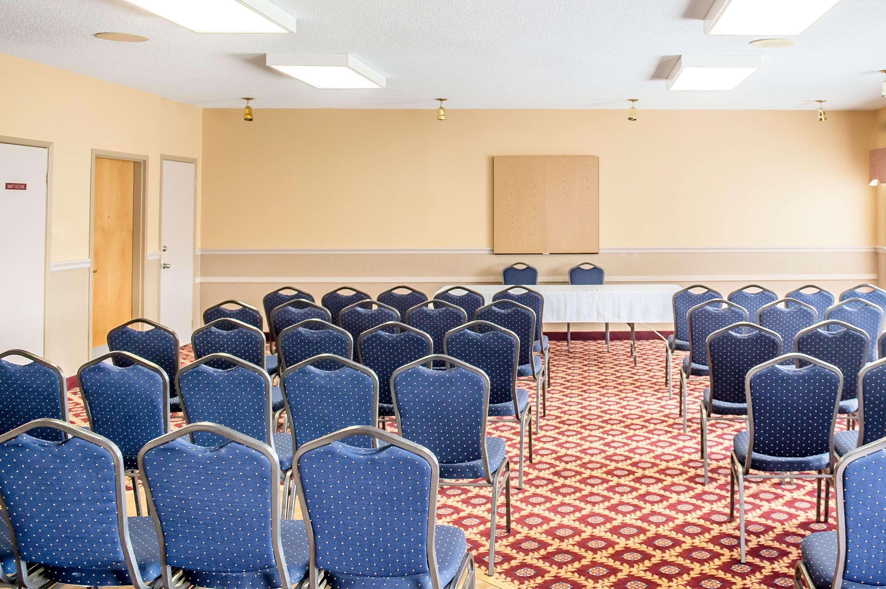 Quality Inn & Suites Hawkesbury Bagian luar foto