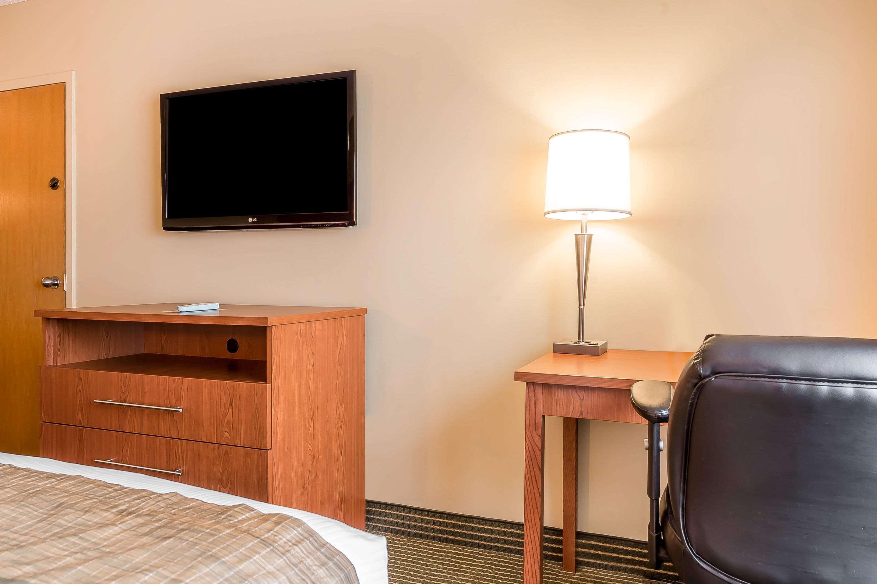 Quality Inn & Suites Hawkesbury Bagian luar foto