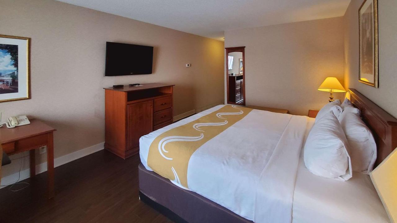 Quality Inn & Suites Hawkesbury Bagian luar foto
