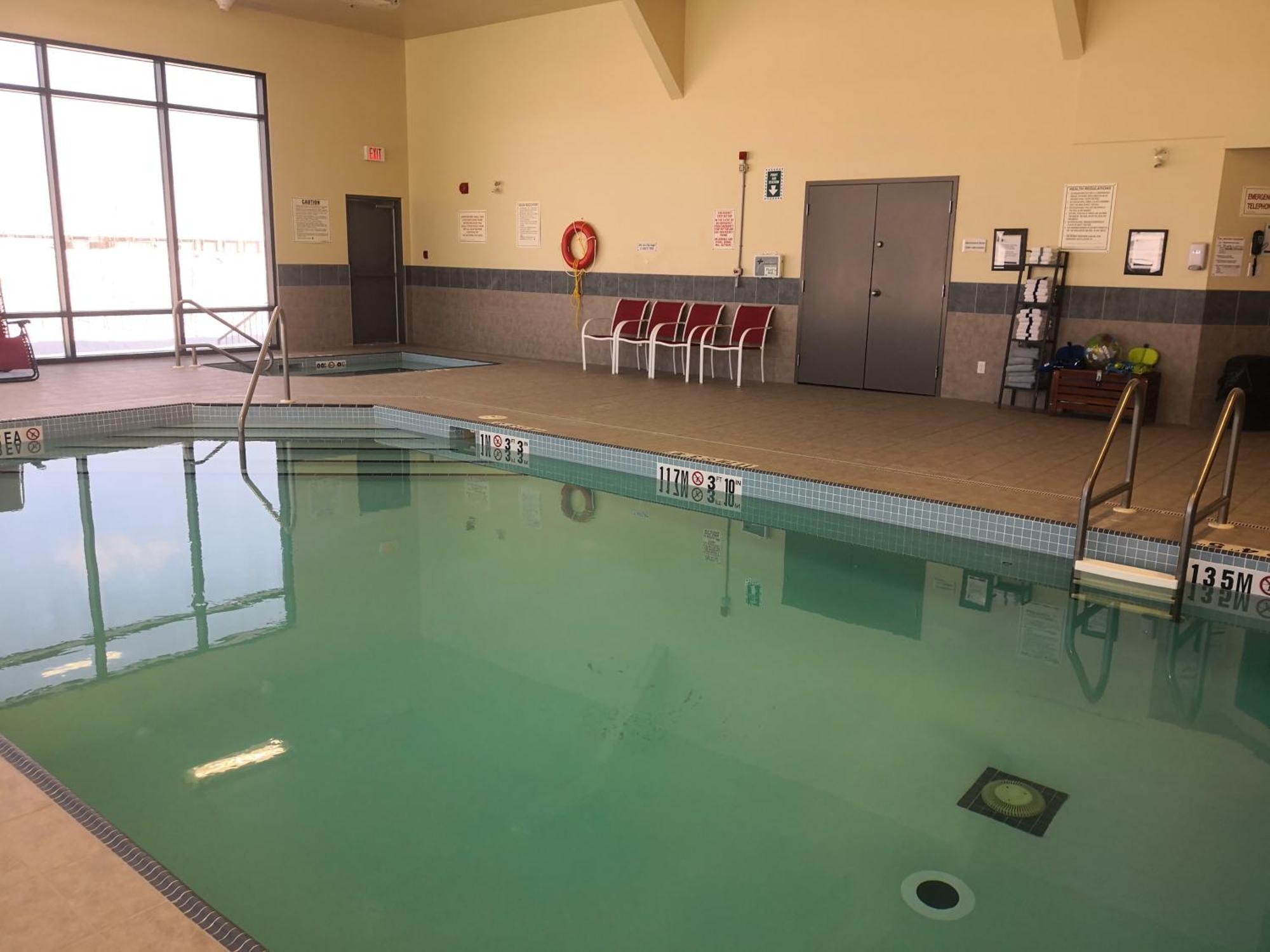 Quality Inn & Suites Hawkesbury Bagian luar foto