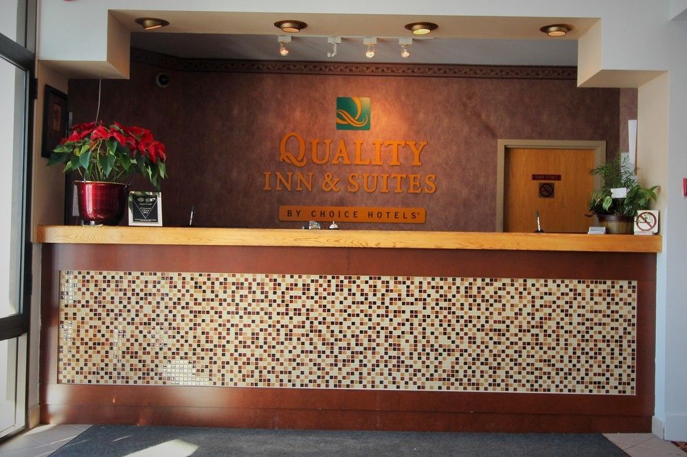 Quality Inn & Suites Hawkesbury Bagian luar foto