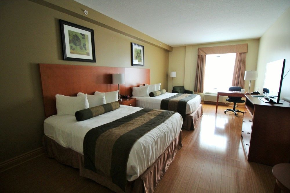 Quality Inn & Suites Hawkesbury Bagian luar foto