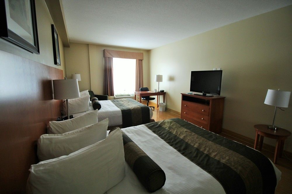 Quality Inn & Suites Hawkesbury Bagian luar foto