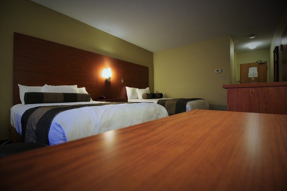 Quality Inn & Suites Hawkesbury Bagian luar foto