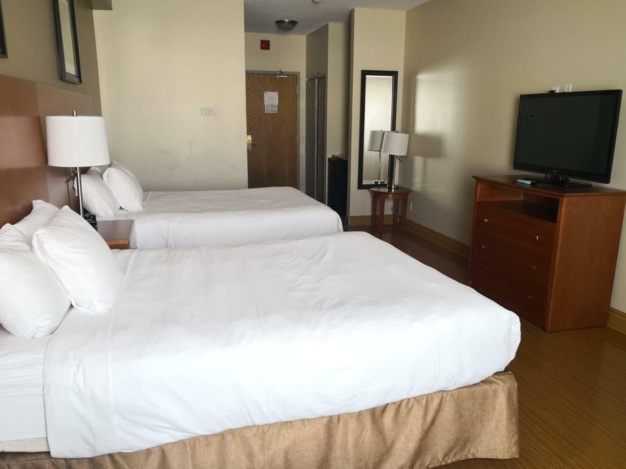 Quality Inn & Suites Hawkesbury Bagian luar foto