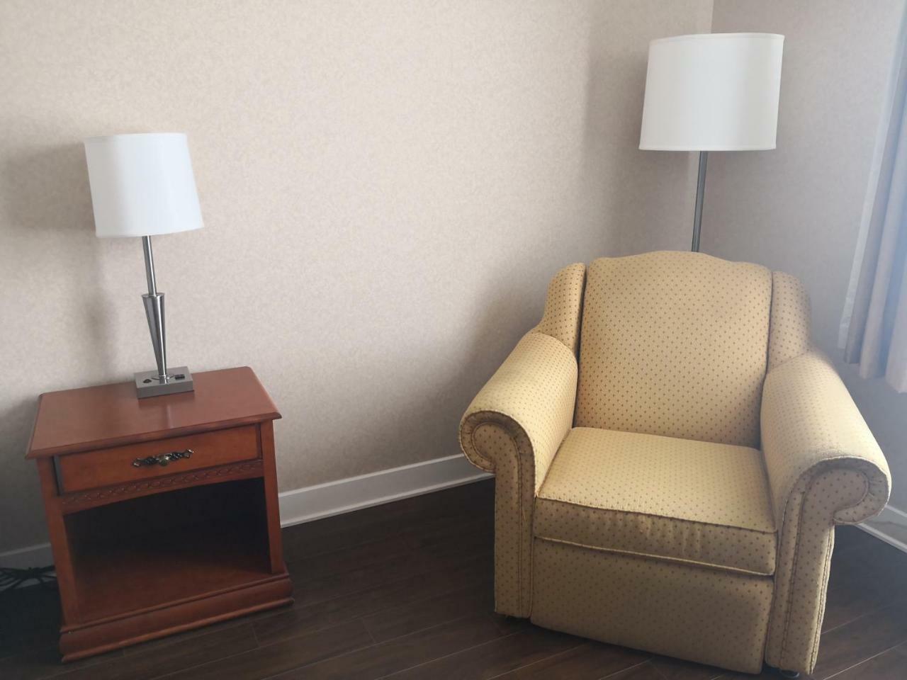 Quality Inn & Suites Hawkesbury Bagian luar foto